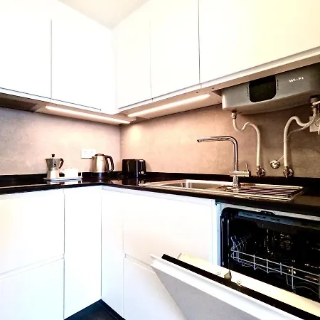 Peaceful & Panoramic Views Apartment,