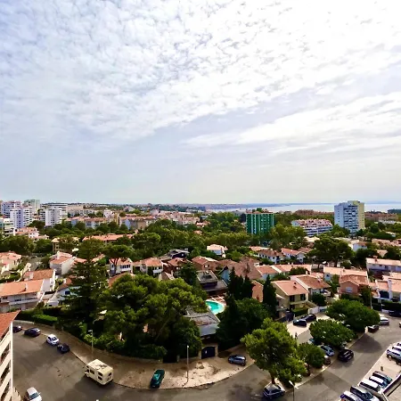Peaceful & Panoramic Views Apartment, Apartment Cascais