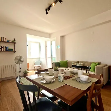 Peaceful & Panoramic Views Apartment,