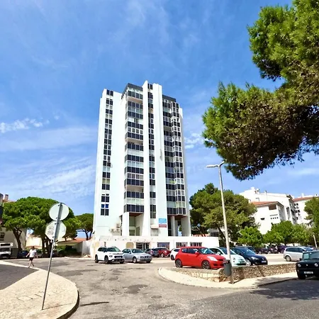 Peaceful & Panoramic Views Apartment, Apartment Cascais