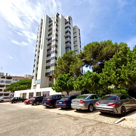 Peaceful & Panoramic Views Apartment,
